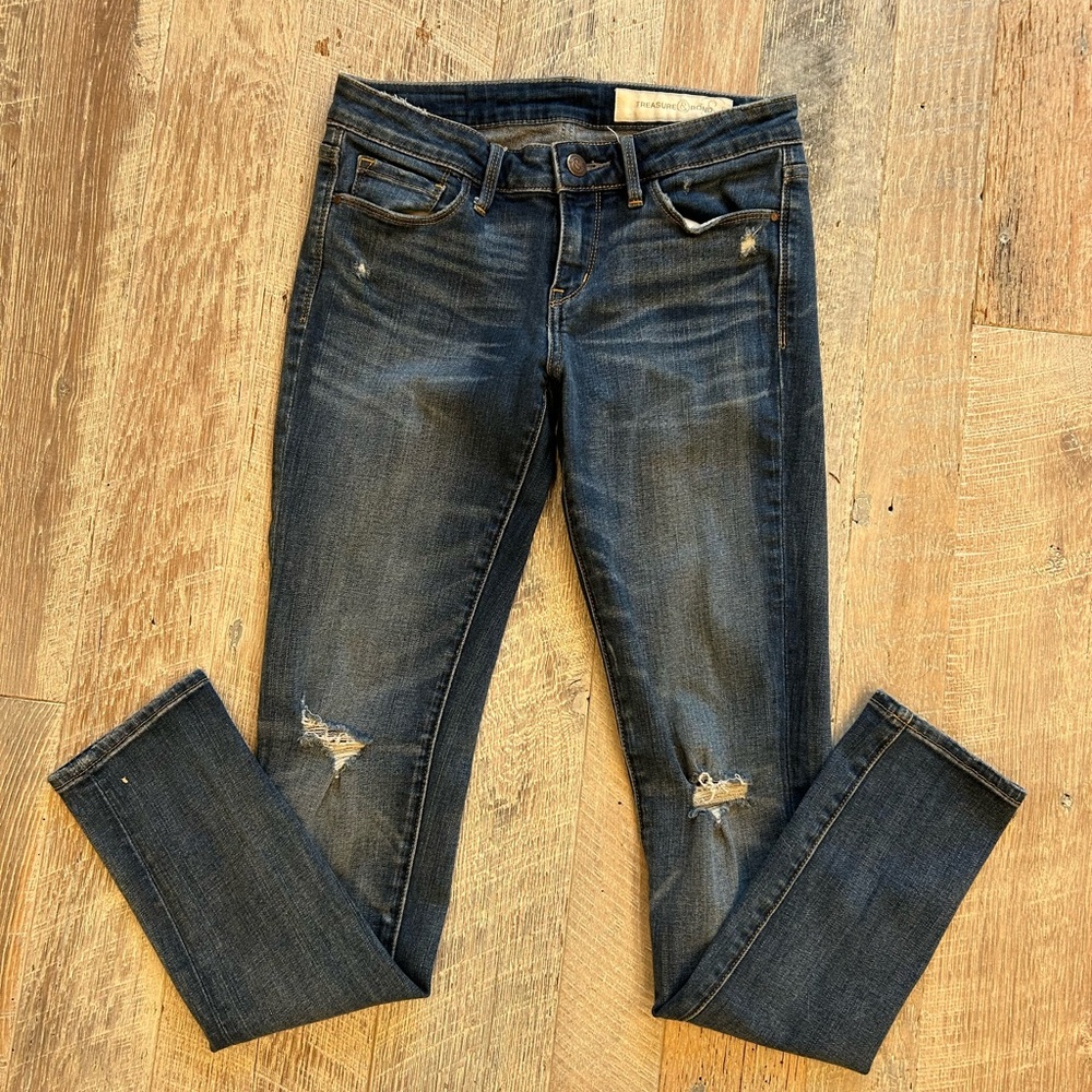Treasure & Bond distressed skinny jeans